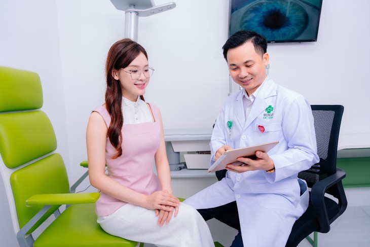 Bệnh viện Mắt Sài Gòn Vinh đạt cột mốc phẫu thuật thành công 10.000 ca khúc xạ- Ảnh 1. Bệnh viện Mắt Sài Gòn Vinh đạt cột mốc phẫu thuật thành công 10.000 ca khúc xạ- Ảnh 1.