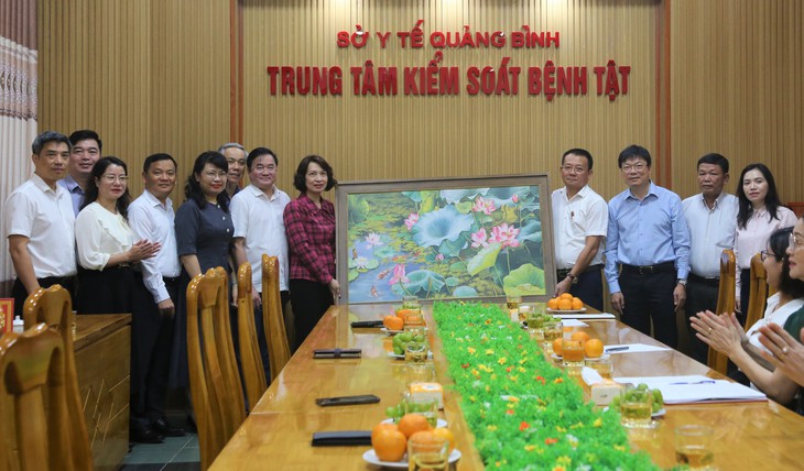 Thứ trưởng Bộ Y tế: Quảng Bình cần chủ động hơn trong công tác đào tạo cán bộ, nhân viên y tế- Ảnh 5. Thứ trưởng Bộ Y tế: Quảng Bình cần chủ động hơn trong công tác đào tạo cán bộ, nhân viên y tế- Ảnh 5.