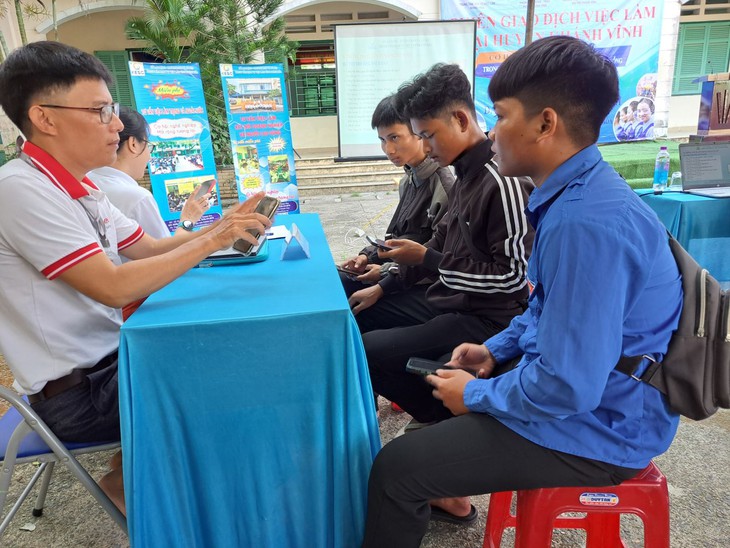 Tạo công ăn việc làm cho người lao động ngay tại địa phương- Ảnh 1. Tạo công ăn việc làm cho người lao động ngay tại địa phương- Ảnh 1.