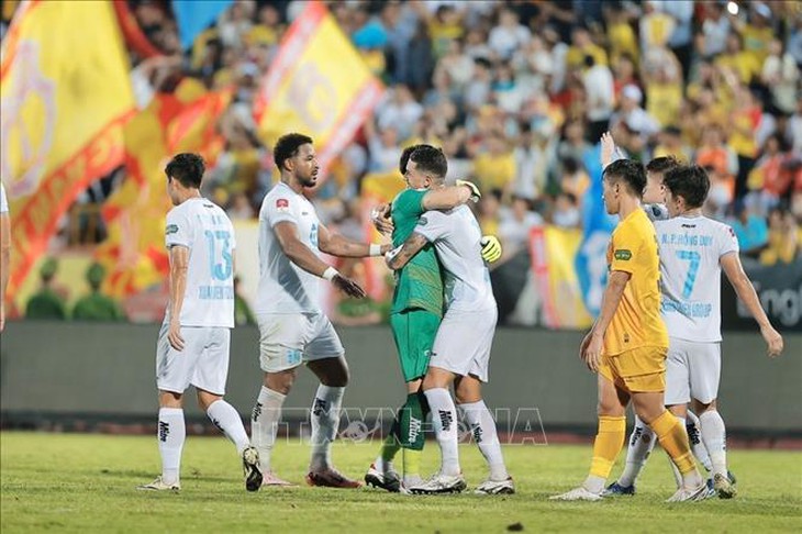 V.League 1: Thép Xanh Nam Định lên ngôi vô địch trước một vòng đấu- Ảnh 4.