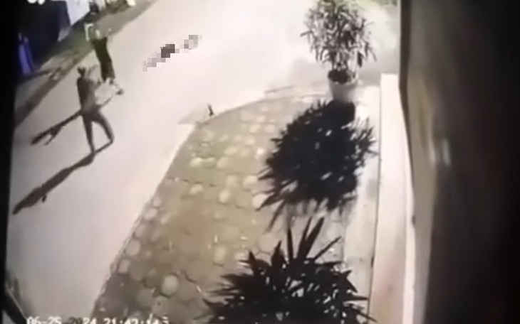 Điều tra vụ người đàn ông chém bố và anh trai trọng thương ở Hà Nội