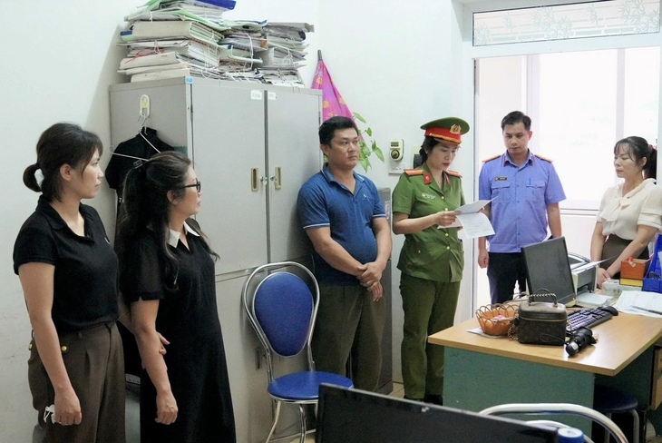 Khởi tố 6 nguyên cán bộ Trung tâm giáo dục nghề ở Hòa Bình- Ảnh 1.