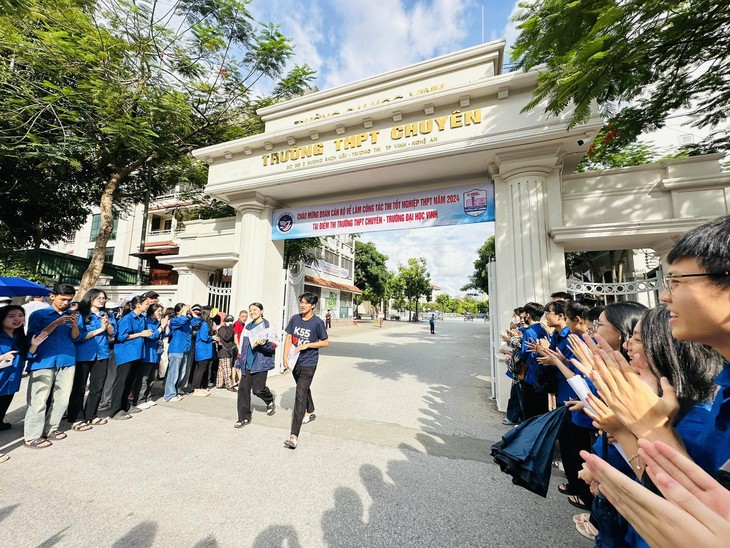 Một nữ sinh lỡ thi do tai nạn giao thông- Ảnh 2.