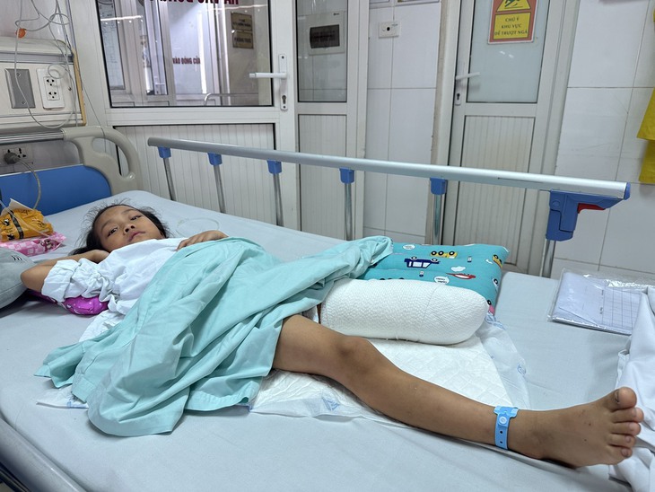 ‘Mẹ ơi, chân con đâu rồi?'- Ảnh 1.