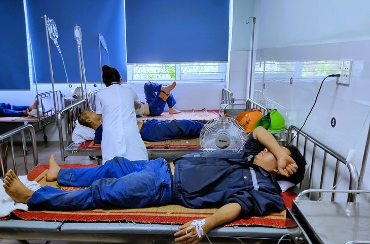 Tin mới nhất vụ hơn trăm công nhân đóng tàu nhập viện sau bữa ăn trưa- Ảnh 2.