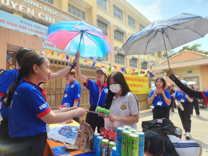 Cảm động những món quà tinh thần chúc may mắn gửi tặng sĩ tử kỳ thi tốt nghiệp THPT- Ảnh 6. Cảm động những món quà tinh thần chúc may mắn gửi tặng sĩ tử kỳ thi tốt nghiệp THPT- Ảnh 6.