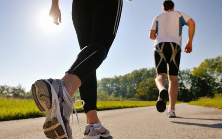 Đi bộ 1 km đốt cháy bao nhiêu calo?