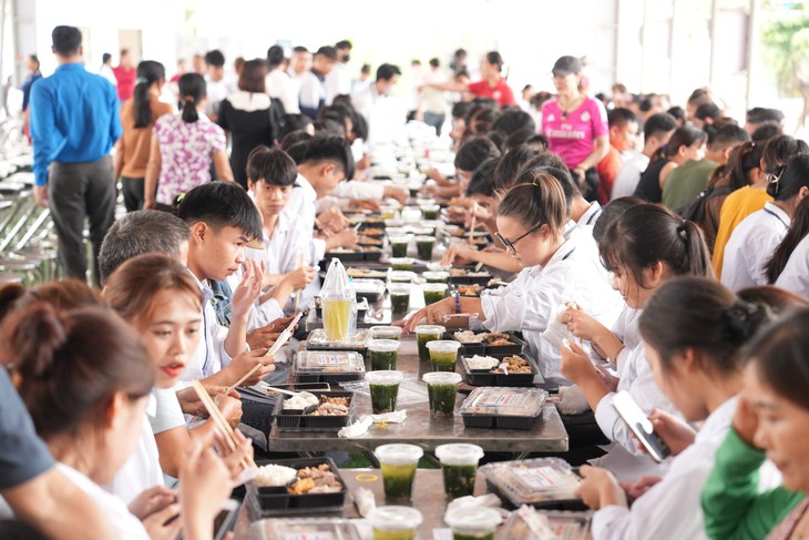 Thí sinh tự tin bước vào thi môn Toán tốt nghiệp THPT- Ảnh 5.