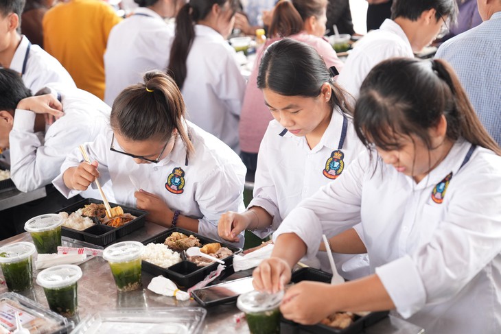 Thí sinh tự tin bước vào thi môn Toán tốt nghiệp THPT- Ảnh 6.