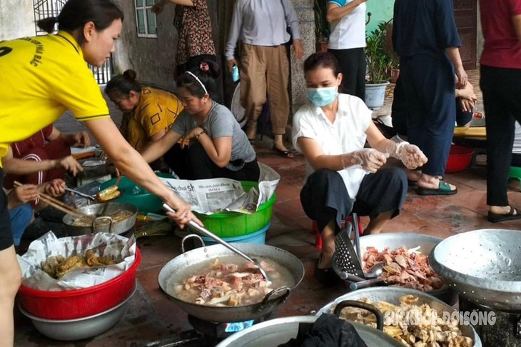 Những hình ảnh xúc động trong ngày đầu của kỳ thi tốt nghiệp THPT 2024- Ảnh 1.