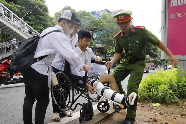 Hà Nội: Không thí sinh nào 'lỡ hẹn' mùa thi vì lý do giao thông- Ảnh 2.