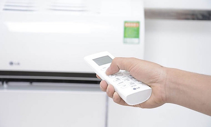 Nằm điều hòa không đúng cách có thể gây ra những tác hại nghiêm trọng cho sức khỏe của chúng ta. Ảnh minh hoạ