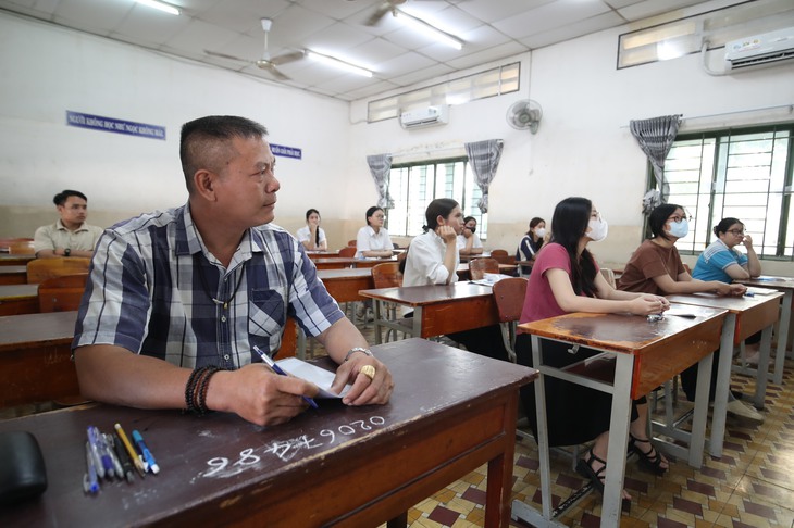 Thí sinh 49 tuổi dự thi tốt nghiệp THPT để thay đổi cuộc sống- Ảnh 2.