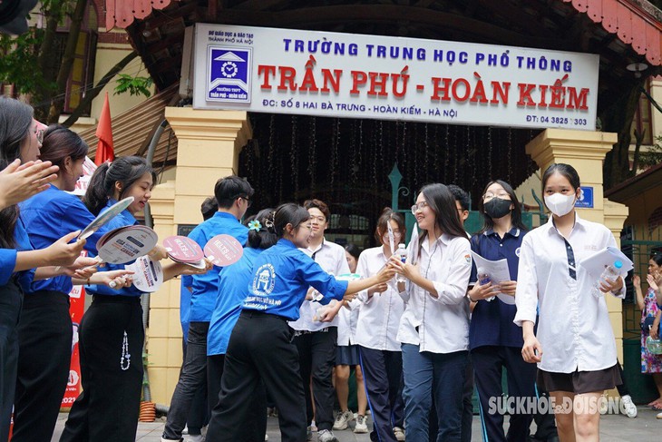Đề thi tốt nghiệp THPT 2025 môn Ngữ văn sẽ thay đổi thế nào?- Ảnh 2.