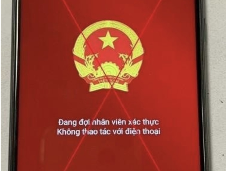 Người phụ nữ mất hơn 1,2 tỷ đồng khi cài đặt phần mềm dịch vụ công giả mạo- Ảnh 1.
