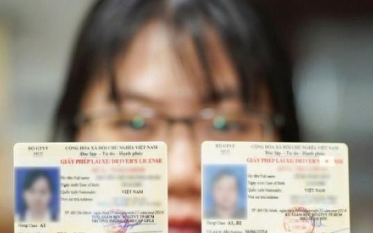 Giấy phép lái xe bị trừ hết điểm có được lái xe không?