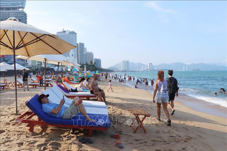 Trên 8,8 triệu lượt khách quốc tế đến Việt Nam trong 6 tháng- Ảnh 1.