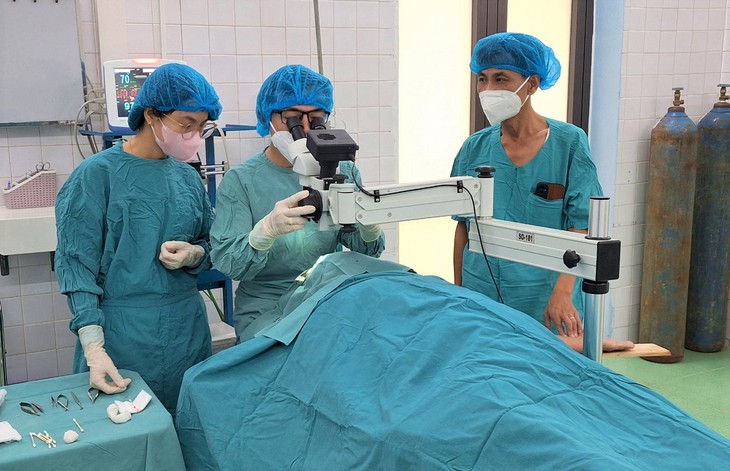 Cụ ông sống khoẻ mạnh với trái tim nằm bên phải, toàn bộ phủ tạng đảo ngược - Ảnh 2.