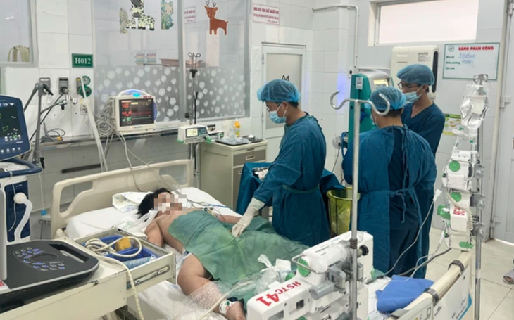 Bé trai 5 tuổi trong vụ ngộ độc bánh mì ở Đồng Nai đã tử vong- Ảnh 1. Bé trai 5 tuổi trong vụ ngộ độc bánh mì ở Đồng Nai đã tử vong- Ảnh 1.