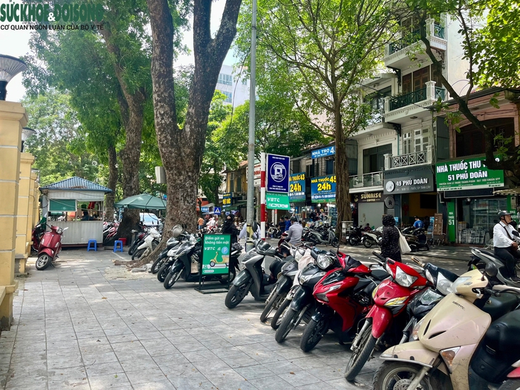 Dịch vụ trông xe không dùng tiền mặt tại Hà Nội: Tránh 'chặt chém'- Ảnh 3. Dịch vụ trông xe không dùng tiền mặt tại Hà Nội: Tránh 'chặt chém'- Ảnh 3.
