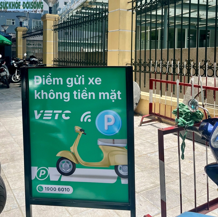 Dịch vụ trông xe không dùng tiền mặt tại Hà Nội: Tránh 'chặt chém'- Ảnh 4. Dịch vụ trông xe không dùng tiền mặt tại Hà Nội: Tránh 'chặt chém'- Ảnh 4.