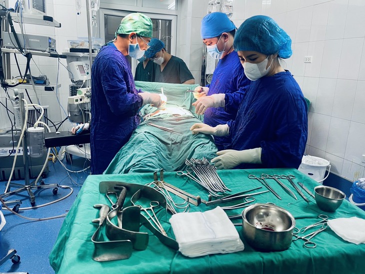 Kích hoạt báo động đỏ, truyền 3 lít máu cứu bệnh nhân vỡ thai ngoài tử cung hiếm gặp- Ảnh 1. Kích hoạt báo động đỏ, truyền 3 lít máu cứu bệnh nhân vỡ thai ngoài tử cung hiếm gặp- Ảnh 1.