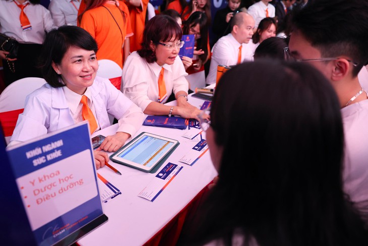 Trường đại học khối ngành Sức khỏe nào xét tuyển môn Văn và Tiếng Anh?- Ảnh 1. Trường đại học khối ngành Sức khỏe nào xét tuyển môn Văn và Tiếng Anh?- Ảnh 1.