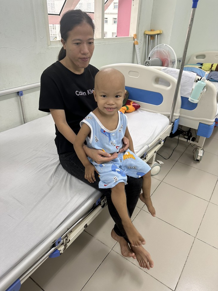 Lời khẩn cầu của người mẹ nghèo đơn thân nuôi con ung thư- Ảnh 2. Lời khẩn cầu của người mẹ nghèo đơn thân nuôi con ung thư- Ảnh 2.