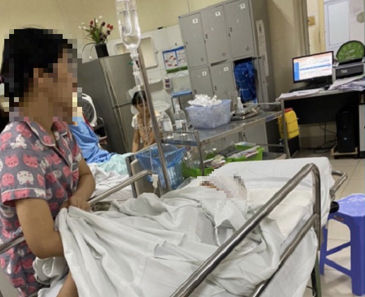 Cháu bé 2 tuổi bị gạch rơi vào đầu ở chung cư FLC Garden đã tỉnh- Ảnh 1.