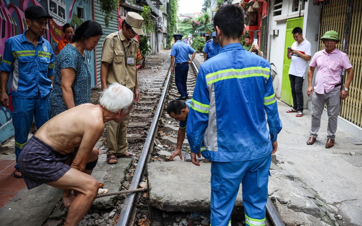 "Phố đường tàu" bị tổ liên ngành kiểm tra đột xuất sau nhiều phản ánh