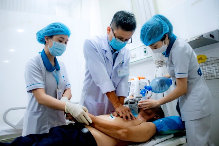 Kịp thời cấp cứu người bệnh ngưng tim do điện giật- Ảnh 1.