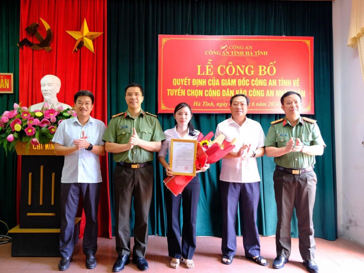 Tuyển dụng vợ liệt sĩ Trần Trung Hiếu vào ngành công an- Ảnh 1. Tuyển dụng vợ liệt sĩ Trần Trung Hiếu vào ngành công an- Ảnh 1.