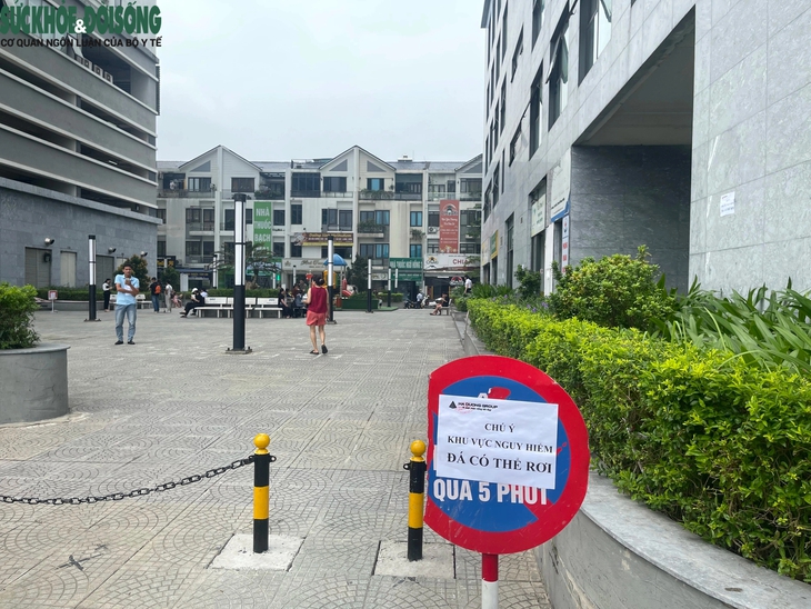 Ai chịu trách nhiệm vụ gạch rơi vào đầu cháu bé ở chung cư FLC Garden City?- Ảnh 3. Ai chịu trách nhiệm vụ gạch rơi vào đầu cháu bé ở chung cư FLC Garden City?- Ảnh 3.