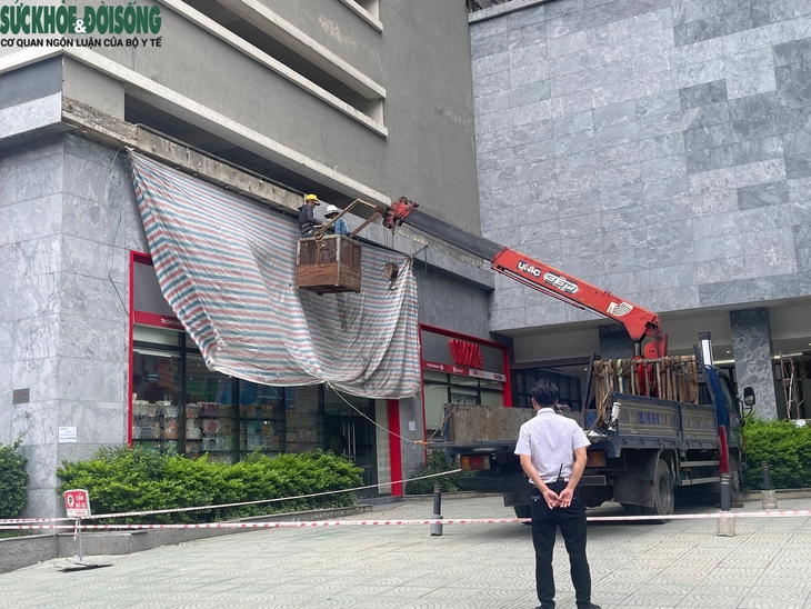 Ai chịu trách nhiệm vụ gạch rơi vào đầu cháu bé ở chung cư FLC Garden City?- Ảnh 5. Ai chịu trách nhiệm vụ gạch rơi vào đầu cháu bé ở chung cư FLC Garden City?- Ảnh 5.