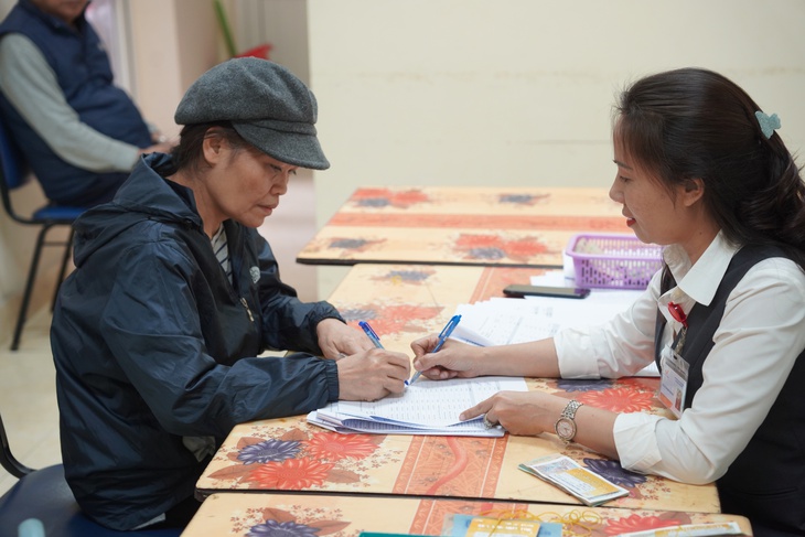 Chi trả lương hưu tháng 6 tại Hà Nội và TP Hồ Chí Minh có điểm gì đáng lưu ý?- Ảnh 1. Chi trả lương hưu tháng 6 tại Hà Nội và TP Hồ Chí Minh có điểm gì đáng lưu ý?- Ảnh 1.