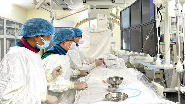 Người đàn ông đột quỵ nguy kịch sau khi nhờ chị ruột giác hơi- Ảnh 1. Người đàn ông đột quỵ nguy kịch sau khi nhờ chị ruột giác hơi- Ảnh 1.