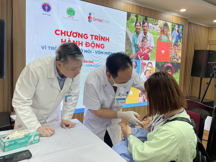 Điều trị cho trẻ mắc dị tật khe hở môi - vòm miệng không phải chỉ 1 hoặc 2 ca mổ- Ảnh 1.