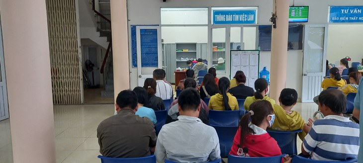 Người mất việc có thể làm thủ tục hưởng trợ cấp thất nghiệp tại nhà- Ảnh 1. Người mất việc có thể làm thủ tục hưởng trợ cấp thất nghiệp tại nhà- Ảnh 1.