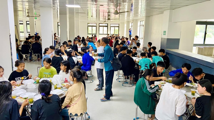 Những suất cơm 0 đồng ở vùng núi cao ấm lòng sĩ tử trong mùa thi- Ảnh 3.