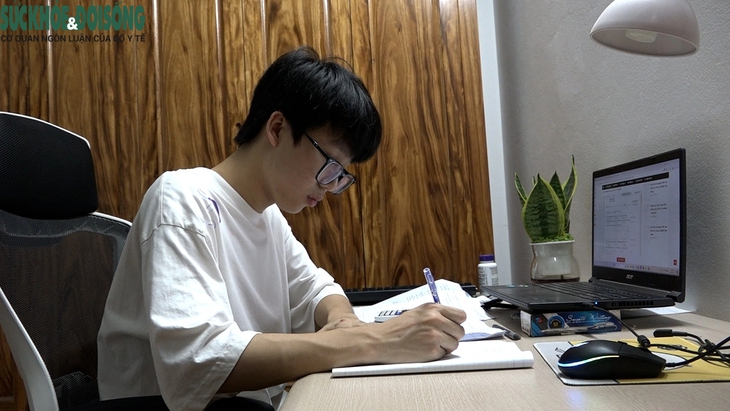 Học sinh chạy đua với thời gian, dồn sức cho kỳ thi tốt nghiệp THPT- Ảnh 1.