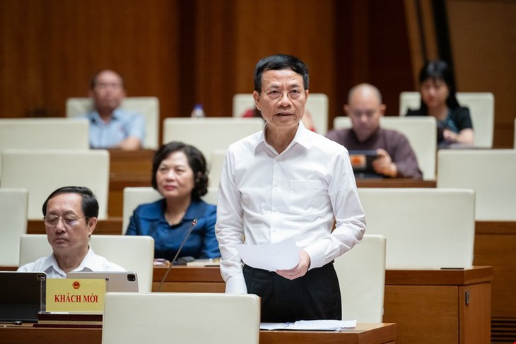 Bộ trưởng Nguyễn Mạnh Hùng: Không thể dùng sức người để 'quản' thương mại điện tử- Ảnh 1. Bộ trưởng Nguyễn Mạnh Hùng: Không thể dùng sức người để 'quản' thương mại điện tử- Ảnh 1.