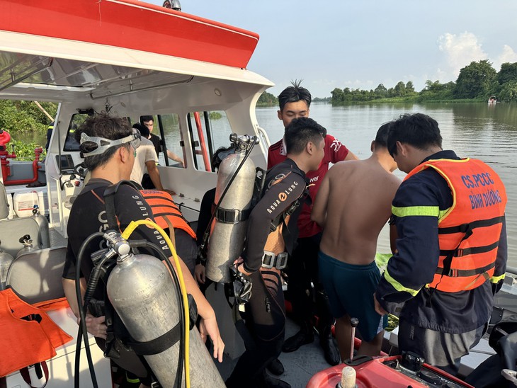 Đã tìm thấy thi thể 3 bé gái đuối nước trên sông Sài Gòn- Ảnh 1.