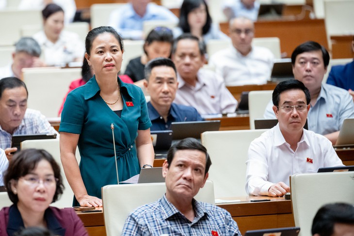 Việc trẻ em nhảy múa xin tiền khách ở các phiên chợ vùng cao, Bộ trưởng Bộ VHTT&DL nêu giải pháp gì?
- Ảnh 1. Việc trẻ em nhảy múa xin tiền khách ở các phiên chợ vùng cao, Bộ trưởng Bộ VHTT&DL nêu giải pháp gì?
- Ảnh 1.