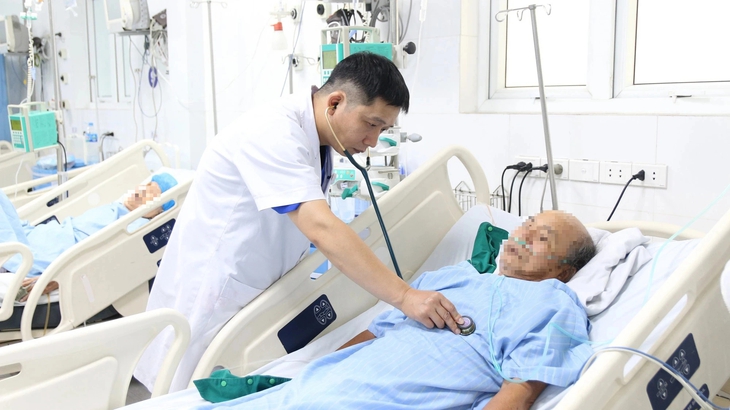 Cụ ông nhồi máu cơ tim cấp, sốc tim, tắc hoàn toàn thân chung động mạch vành trái thoát chết hi hữu- Ảnh 1. Cụ ông nhồi máu cơ tim cấp, sốc tim, tắc hoàn toàn thân chung động mạch vành trái thoát chết hi hữu- Ảnh 1.