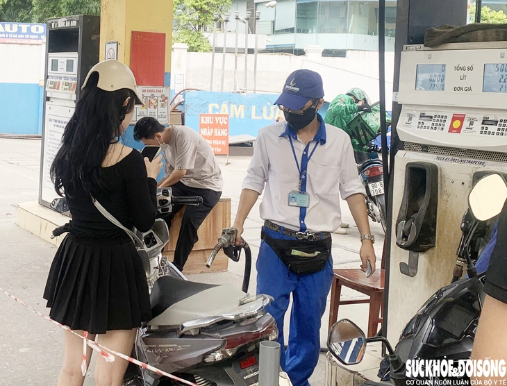 Từ 15h hôm nay, 5 loại xăng dầu giảm giá, RON95 dưới mốc 22.000đ/lít- Ảnh 2.