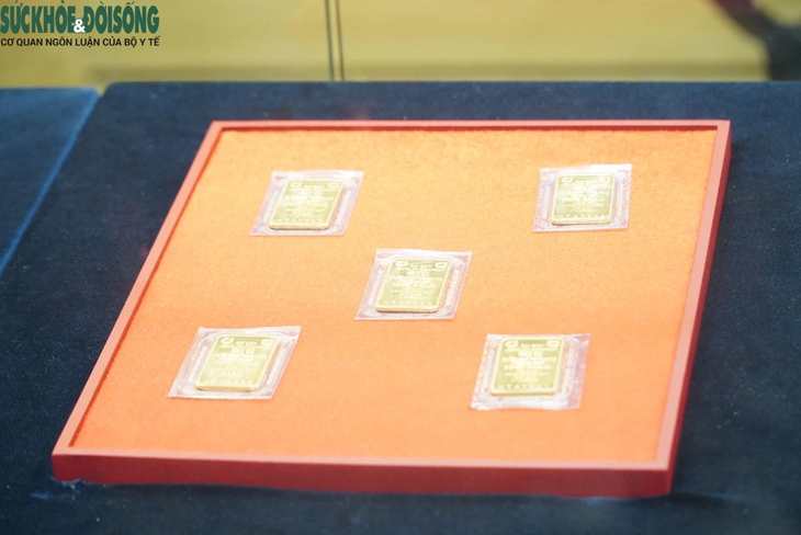 NHNN tiếp tục giảm giá bán vàng còn 75,98 triệu đồng/lượng- Ảnh 1. NHNN tiếp tục giảm giá bán vàng còn 75,98 triệu đồng/lượng- Ảnh 1.