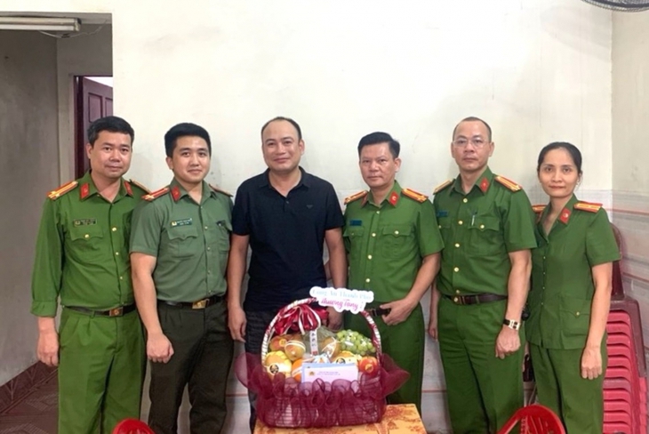 Đại úy công an bị phơi nhiễm HIV khi truy bắt tội phạm- Ảnh 1. Đại úy công an bị phơi nhiễm HIV khi truy bắt tội phạm- Ảnh 1.