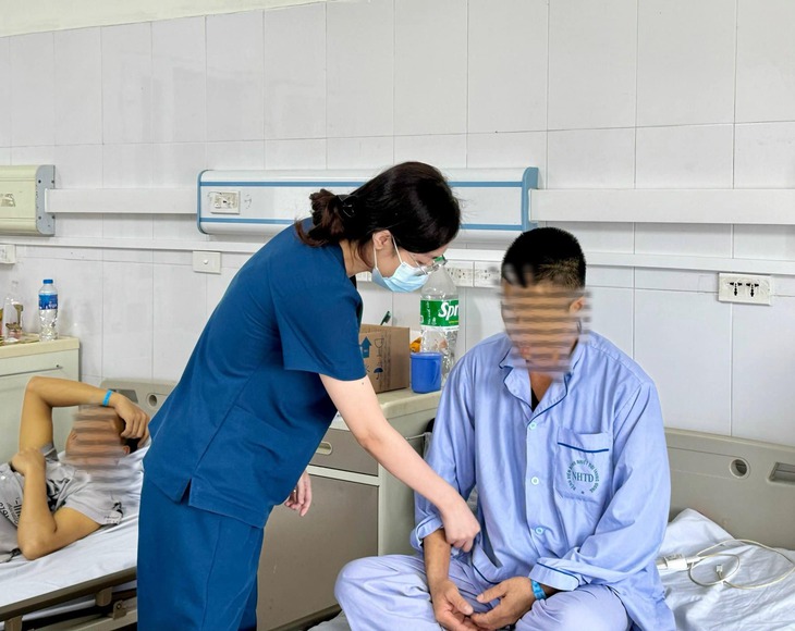 Uống thuốc nam không rõ nguồn gốc trị sỏi thận, người đàn ông bị ngộ độc gan- Ảnh 3.
