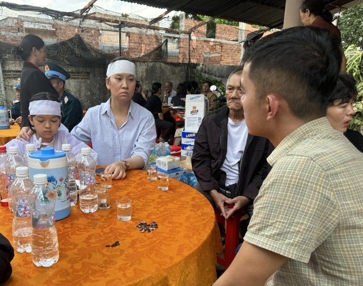 Cô giáo bị tấm bê tông rơi vào người tử vong: Nỗi đau người ở lại...- Ảnh 2. Cô giáo bị tấm bê tông rơi vào người tử vong: Nỗi đau người ở lại...- Ảnh 2.