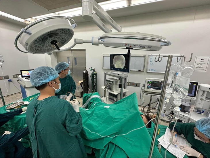 Uống thuốc nam không rõ nguồn gốc trị sỏi thận, người đàn ông bị ngộ độc gan- Ảnh 2.